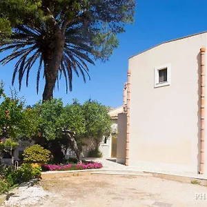 casolare-nelle-saline.sicilyhotelsitaly.net/